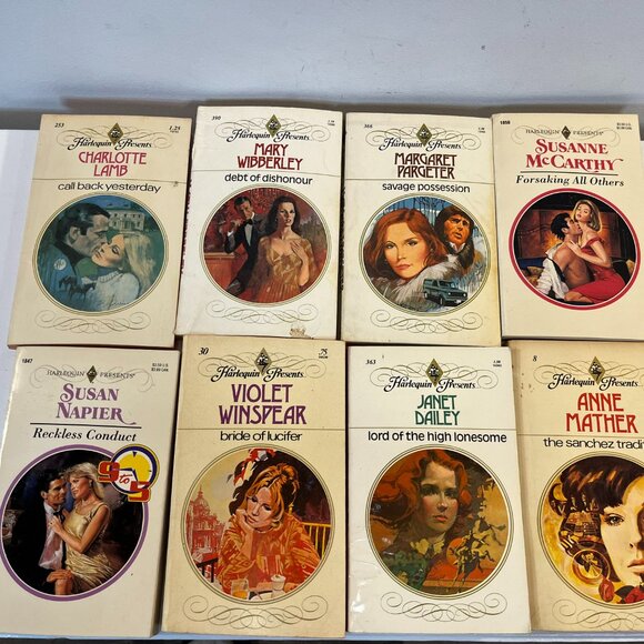 Large Lot of 37 Vintage "Harlequin Presents" Romantic Novels - Good condition! - Picture 4 of 8